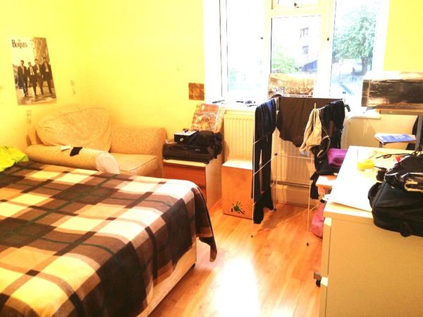 1 BEDROOM FLAT COULD BE USED 2 BED CLOSE TO HOXTON STATION